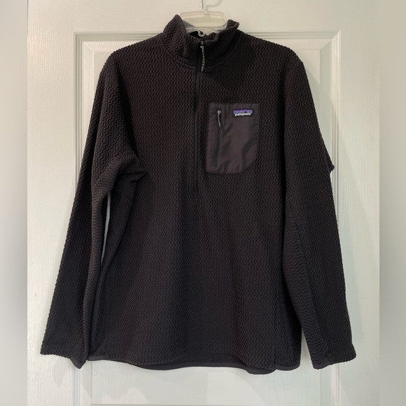 Patagonia Tops - Patagonia R1 Air Half Zip Black Fleece Pullover Women’s size XL